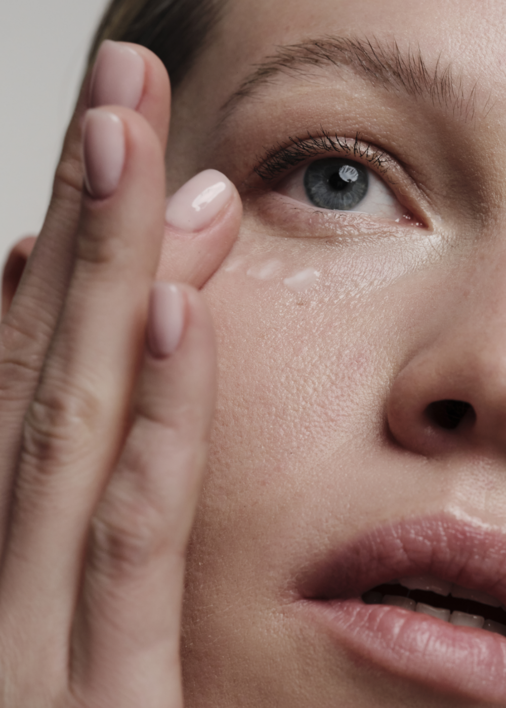 Pasul 4: Una Cremă Anti-aging Contur de ochi